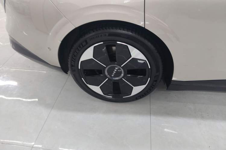 Used Zeekr 007 2024 Rear-Drive Version 75 kWh Right Rear Wheel Hub