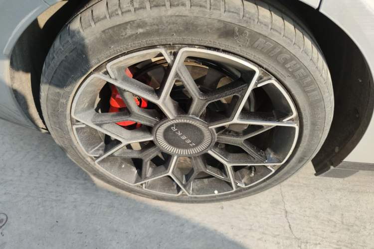 Used Zeekr 007 2024 Four-Wheel Drive Intelligent Driving Version 100 kWh Right Rear Wheel Hub