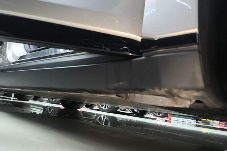 Used Zeekr 007 2024 Four-Wheel Drive Version 75 kWh Right Side Sill