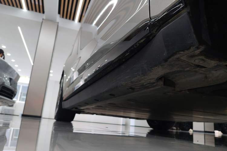 Used Zeekr 007 2024 Rear-Drive Version 75 kWh Right Side Sill