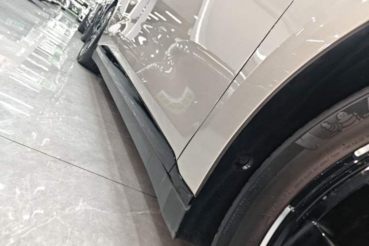 Used Zeekr 007 2024 Rear-Drive Intelligent Driving Version 75 kWh Right Side Sill