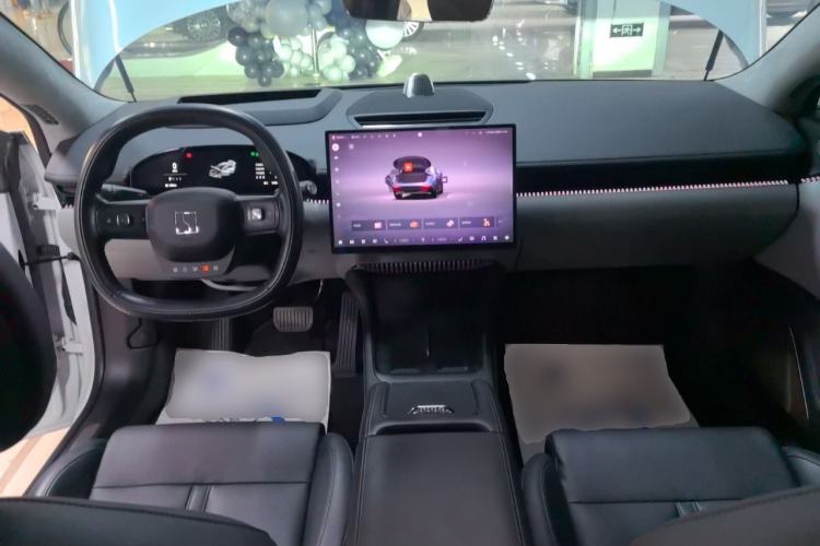 Used Zeekr 007 2024 Rear-Drive Enhanced Version 100 kWh Center Console