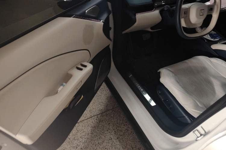 Used Zeekr 007 2024 Rear-Drive Enhanced Version 75 kWh Driver Seat
