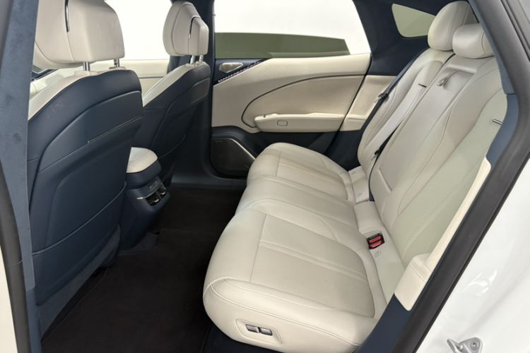 Used Zeekr 007 2024 Rear-Drive Intelligent Driving Version 75 kWh Interior 1