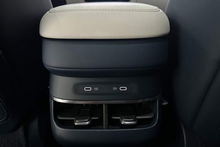 Used Zeekr 007 2024 Four-Wheel Drive Intelligent Driving Version 75 kWh Interior 10