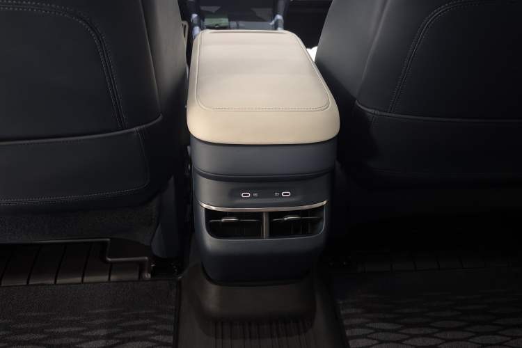Used Zeekr 007 2024 Rear-Drive Intelligent Driving Version 100 kWh Interior 11