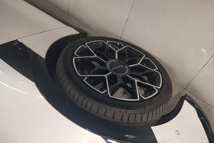 Used Zeekr 007 2024 Four-Wheel Drive Intelligent Driving Version 100 kWh Left Front Wheel Hub