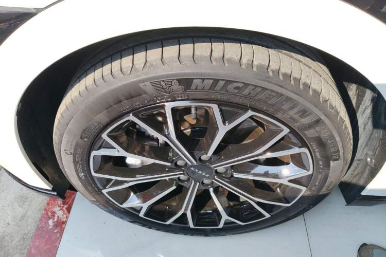 Used Zeekr 007 2024 Rear-Drive Intelligent Driving Version 75 kWh Left Front Wheel Hub