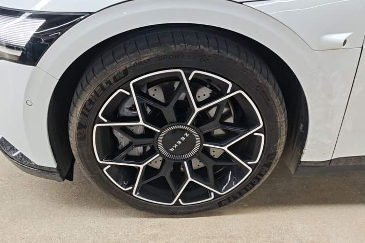 Used Zeekr 007 2024 Four-Wheel Drive Intelligent Driving Version 100 kWh Left Front Wheel Hub
