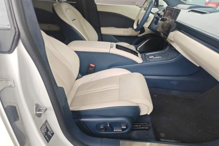 Used Zeekr 007 2024 Rear-Drive Enhanced Version 75 kWh Right Front Seat