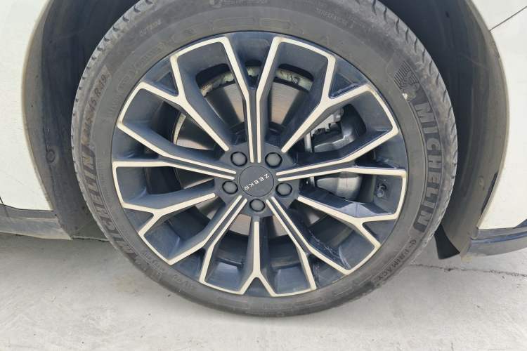 Used Zeekr 007 2024 Rear-Drive Version 75 kWh Right Front Wheel Hub