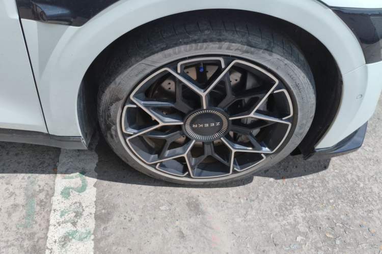 Used Zeekr 007 2024 Four-Wheel Drive Version 100 kWh Right Front Wheel Hub