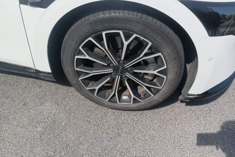 Used Zeekr 007 2024 Four-Wheel Drive Intelligent Driving Version 100 kWh Right Front Wheel Hub