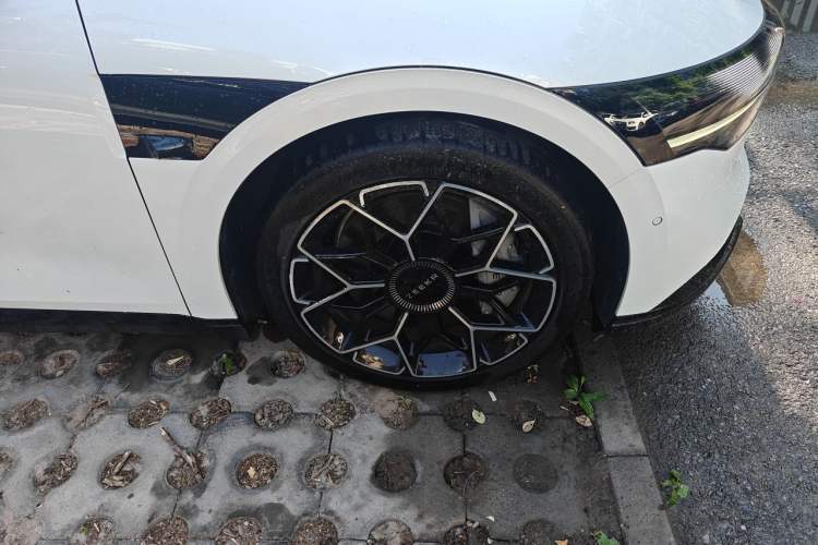 Used Zeekr 007 2024 Four-Wheel Drive Intelligent Driving Version 100 kWh Right Front Wheel Hub