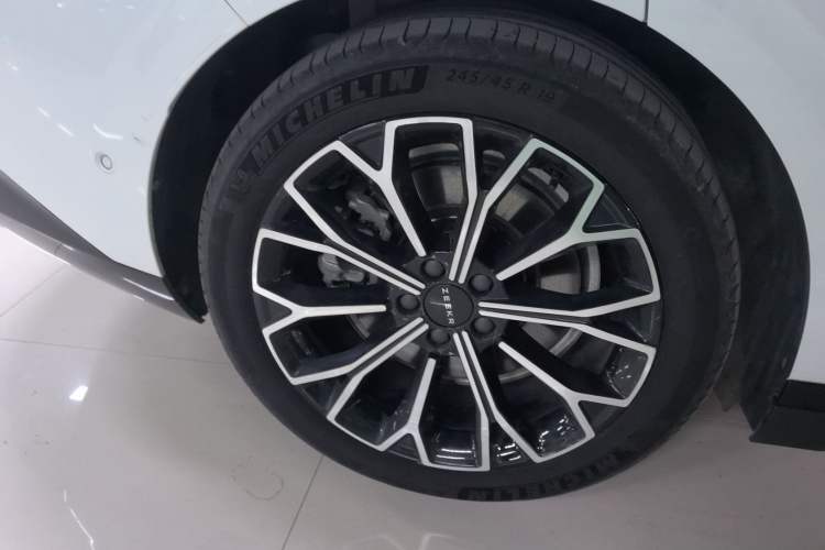Used Zeekr 007 2024 Rear-Drive Enhanced Version 100 kWh Right Rear Wheel Hub