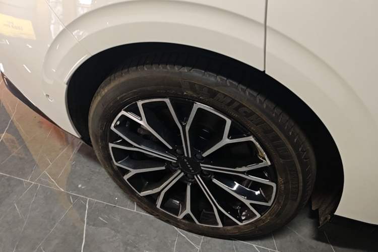 Used Zeekr 007 2024 Four-Wheel Drive Version 75 kWh Right Rear Wheel Hub
