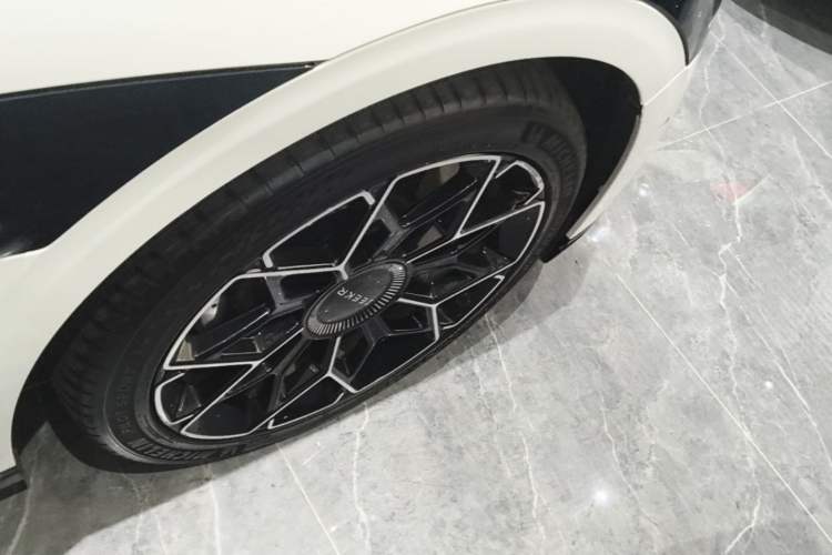 Used Zeekr 007 2024 Four-Wheel Drive Intelligent Driving Version 75 kWh Right Rear Wheel Hub