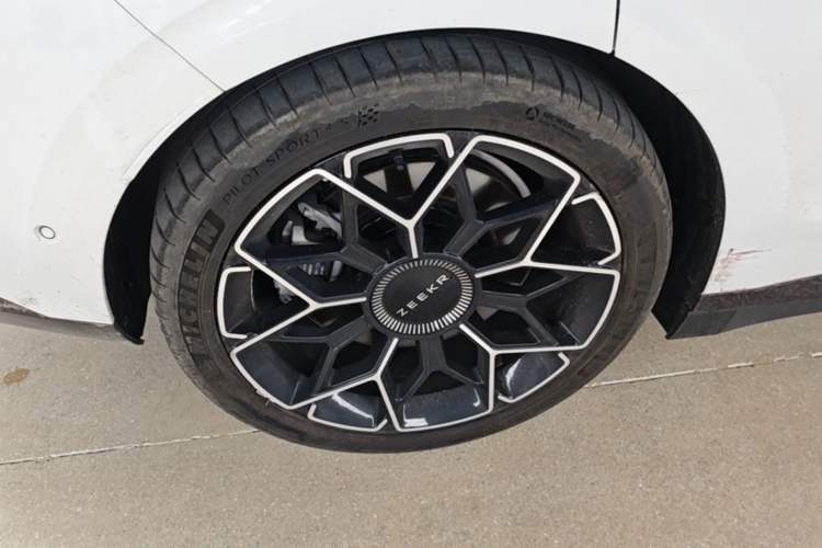 Used Zeekr 007 2024 Four-Wheel Drive Intelligent Driving Version 100 kWh Right Rear Wheel Hub