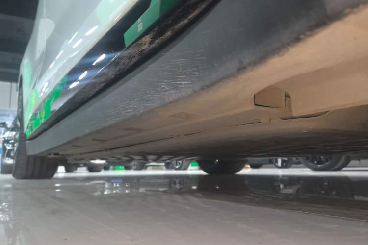 Used Zeekr 007 2024 Rear-Drive Enhanced Version 100 kWh Right Side Sill