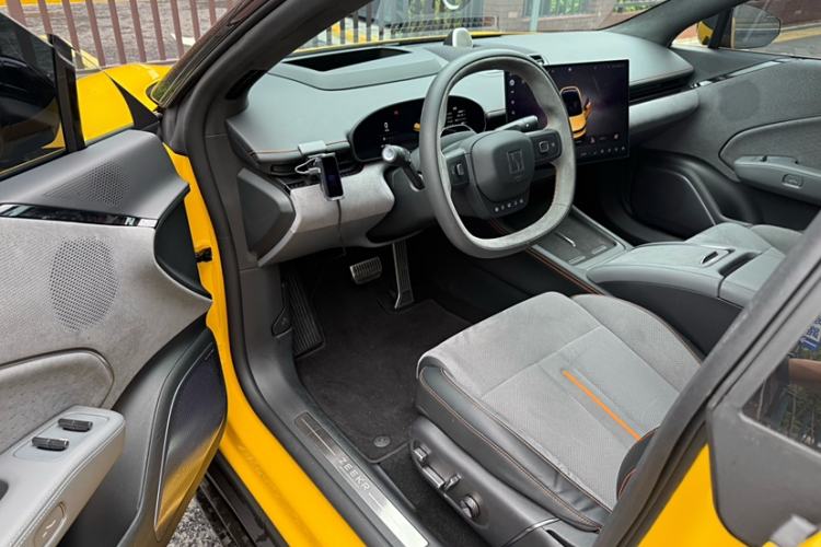 Used Zeekr 007 2024 Four-Wheel-Drive Performance Version 100 kWh Interior 2