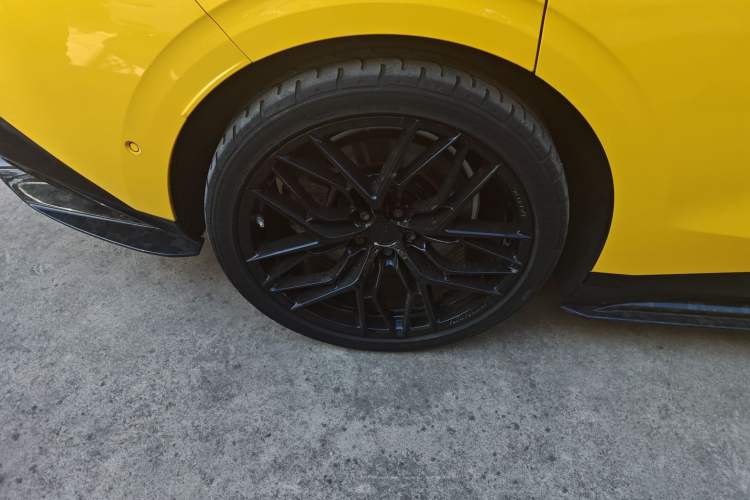 Used Zeekr 007 2024 Four-Wheel-Drive Performance Version 100 kWh Right Rear Wheel Hub