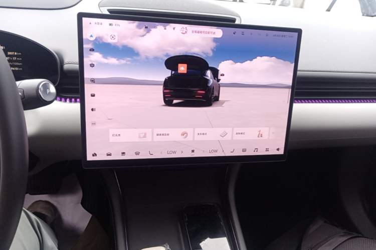Used Zeekr 007 2025 Long-Range Rear-Wheel-Drive Intelligent Driving Version 100 kWh Audio And AC Panel