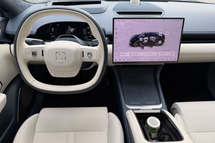 Used Zeekr 007 2025 Long-Range Rear-Wheel-Drive Intelligent Driving Version 100 kWh Audio And AC Panel
