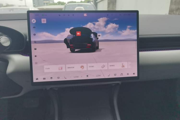 Used Zeekr 007 2025 Long-Range Rear-Wheel-Drive Intelligent Driving Version 100 kWh Audio And AC Panel