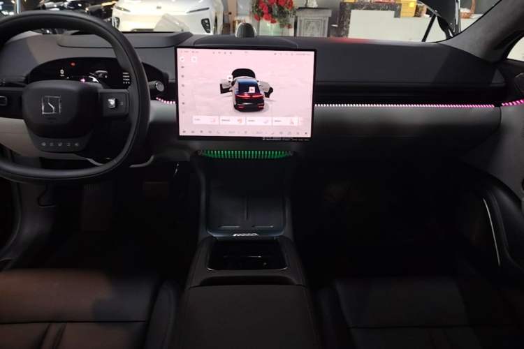 Used Zeekr 007 2025 Long-Range Rear-Wheel-Drive Intelligent Driving Version 100 kWh Audio And AC Panel