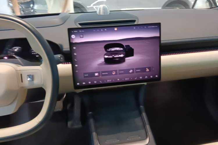 Used Zeekr 007 2025 Long-Range Rear-Wheel-Drive Intelligent Driving Version 100 kWh Audio And AC Panel