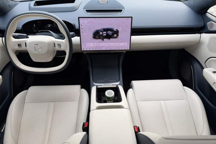 Used Zeekr 007 2025 Long-Range Rear-Wheel-Drive Intelligent Driving Version 100 kWh Center Console