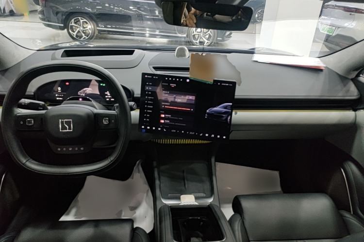Used Zeekr 007 2025 Long-Range Rear-Wheel-Drive Intelligent Driving Version 100 kWh Center Console
