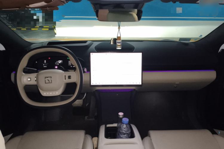 Used Zeekr 007 2025 Long-Range Rear-Wheel-Drive Intelligent Driving Version 100 kWh Center Console