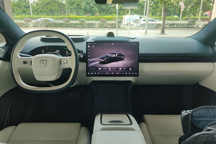Used Zeekr 007 2025 Long-Range Rear-Wheel-Drive Intelligent Driving Version 100 kWh Center Console