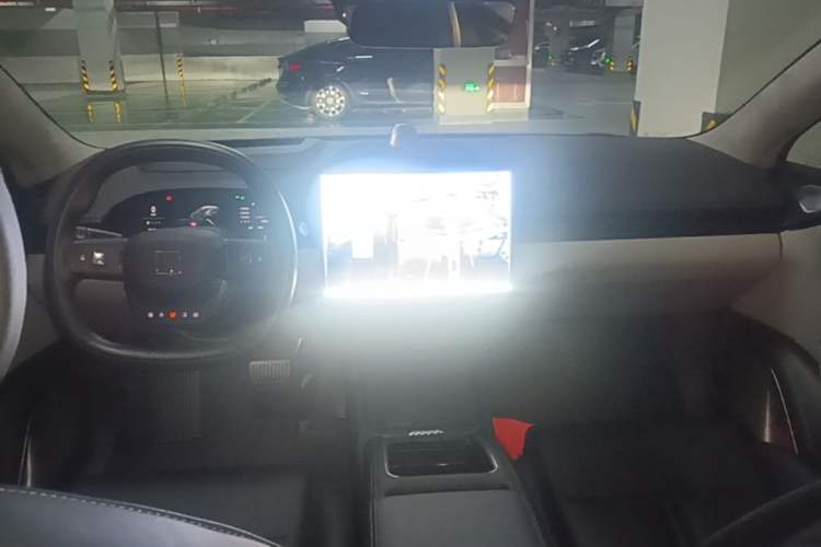Used Zeekr 007 2025 Long-Range Rear-Wheel-Drive Intelligent Driving Version 100 kWh Center Console