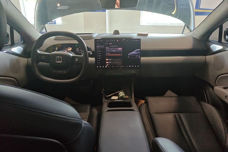 Used Zeekr 007 2025 Long-Range Rear-Wheel-Drive Intelligent Driving Version 100 kWh Center Console
