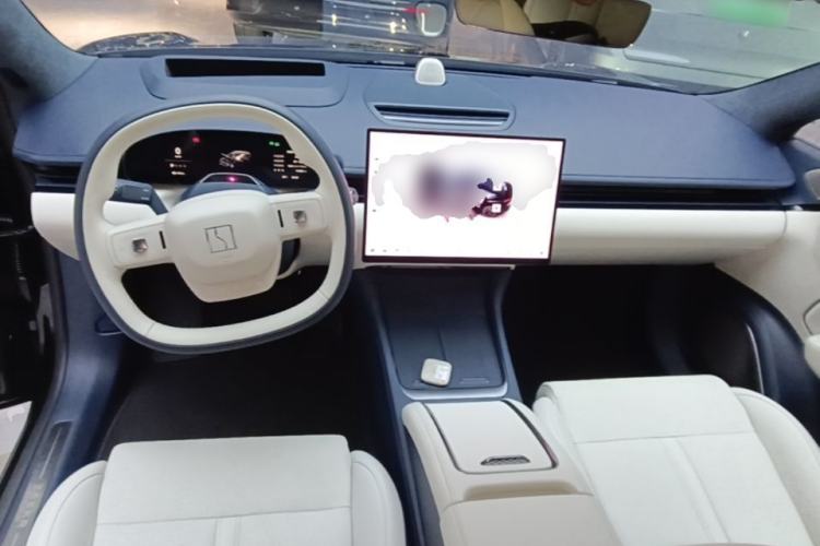 Used Zeekr 007 2025 Long-Range Rear-Wheel-Drive Intelligent Driving Version 100 kWh Center Console