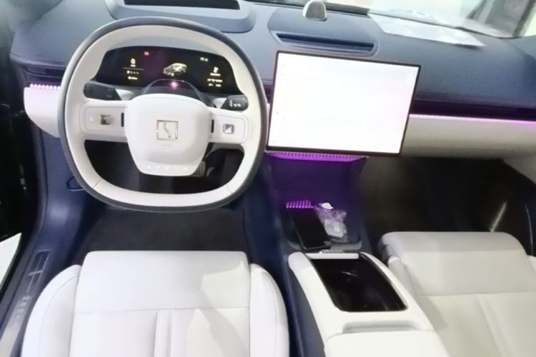 Used Zeekr 007 2025 Long-Range Rear-Wheel-Drive Intelligent Driving Version 100 kWh Center Console