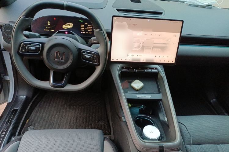 Used Zeekr 007 2025 Long-Range All-Wheel-Drive Intelligent Driving Version 100 kWh Center Console