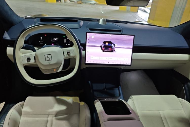 Used Zeekr 007 2025 Long-Range Rear-Wheel-Drive Intelligent Driving Version 100 kWh Center Console