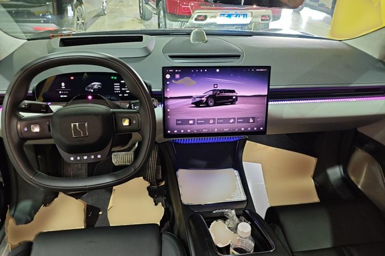 Used Zeekr 007 2025 Long-Range Rear-Wheel-Drive Intelligent Driving Version 100 kWh Center Console