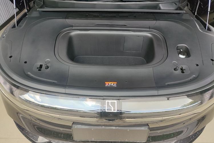 Used Zeekr 007 2025 Long-Range Rear-Wheel-Drive Intelligent Driving Version 100 kWh Engine Bay