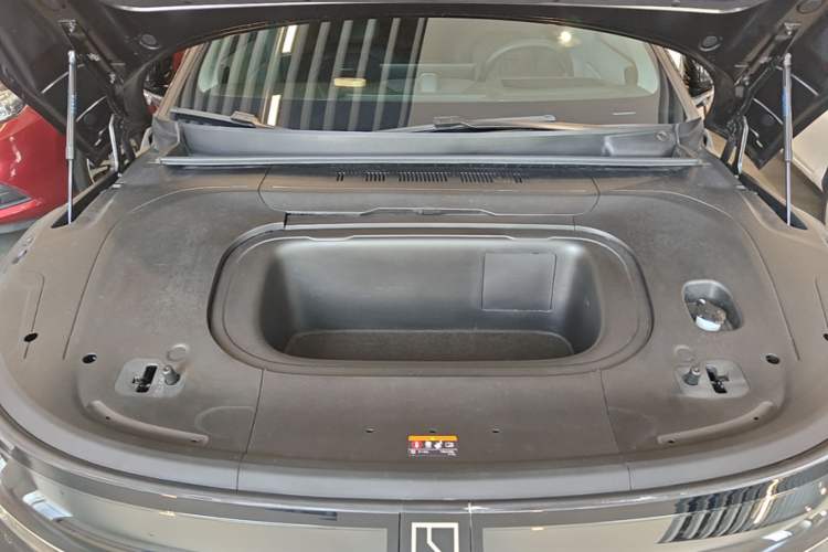 Used Zeekr 007 2025 Long-Range Rear-Wheel-Drive Intelligent Driving Version 100 kWh Engine Bay