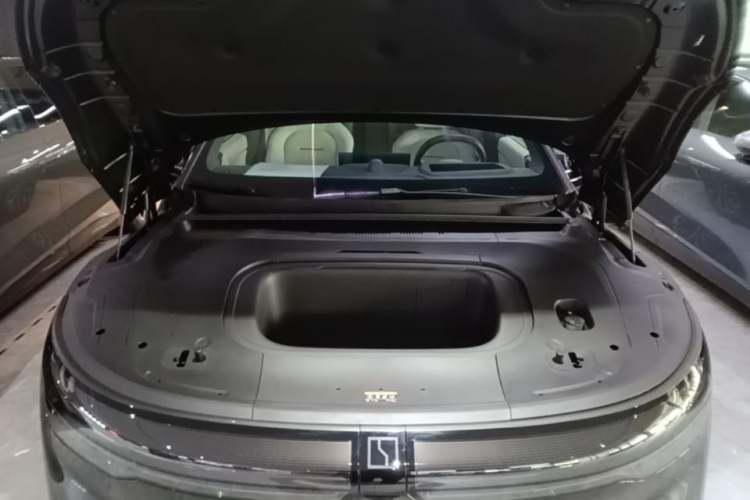 Used Zeekr 007 2025 Long-Range Rear-Wheel-Drive Intelligent Driving Version 100 kWh Engine Bay