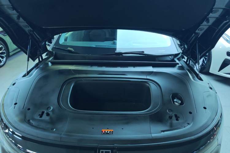 Used Zeekr 007 2025 Long-Range Rear-Wheel-Drive Intelligent Driving Version 100 kWh Engine Bay