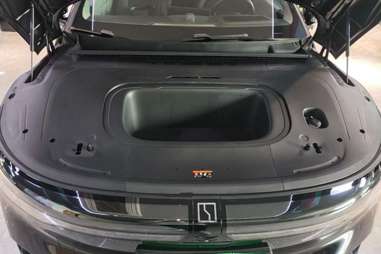 Used Zeekr 007 2025 Long-Range Rear-Wheel-Drive Intelligent Driving Version 100 kWh Engine Bay