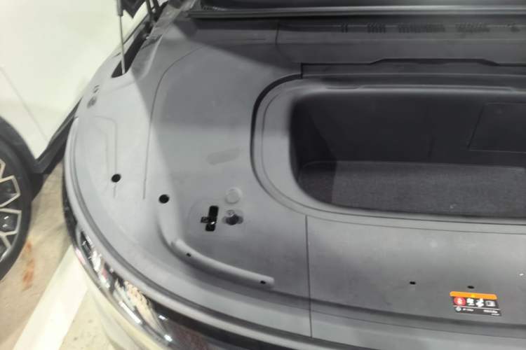 Used Zeekr 007 2025 Long-Range Rear-Wheel-Drive Intelligent Driving Version 100 kWh Engine Bay Right