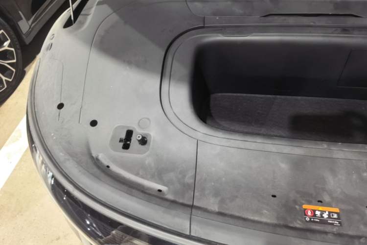 Used Zeekr 007 2025 Long-Range Rear-Wheel-Drive Intelligent Driving Version 100 kWh Engine Bay Right