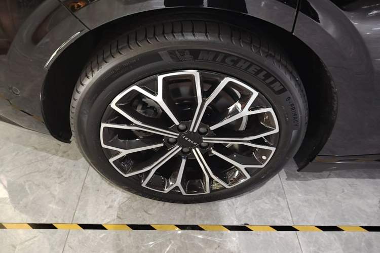 Used Zeekr 007 2025 Long-Range Rear-Wheel-Drive Intelligent Driving Version 100 kWh Exterior 1