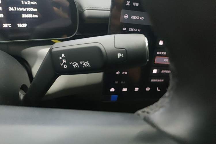 Used Zeekr 007 2025 Long-Range Rear-Wheel-Drive Intelligent Driving Version 100 kWh Gear Lever